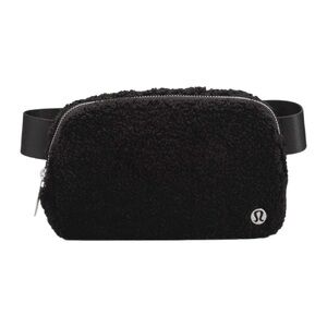 Lululemon Everywhere Fleece Belt Bag in Black